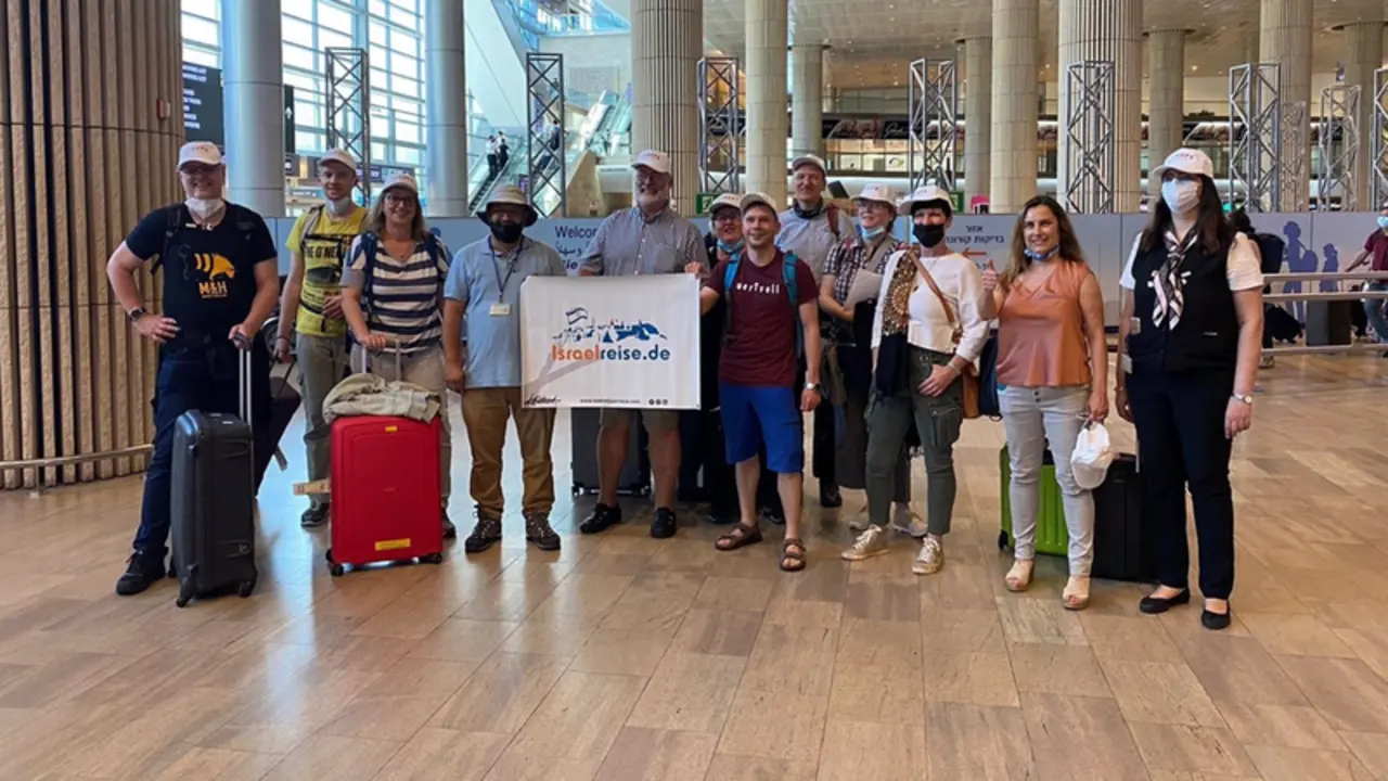  Un grupo de turistas alemanes en el aeropuerto de Ben Guri&oacute;n (Tel Aviv), en junio de 2020 - TURISMO DE ISRAEL 