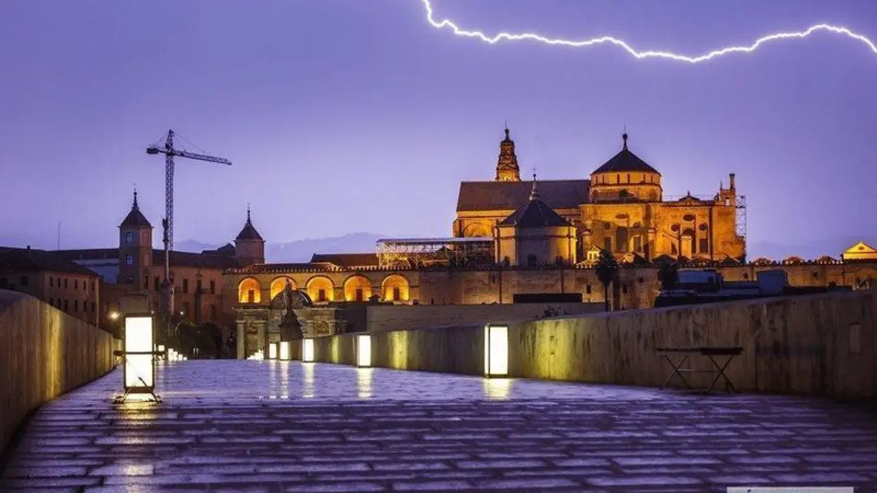  Tormenta sobre C&oacute;rdoba. |
 Jos&eacute; Le&oacute;n2 
