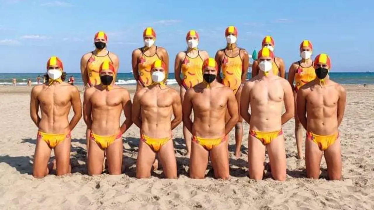  Imagen de la selecci&oacute;n nacional junior de salvamento y socorrismo en la Playa de Gurug&uacute;. 