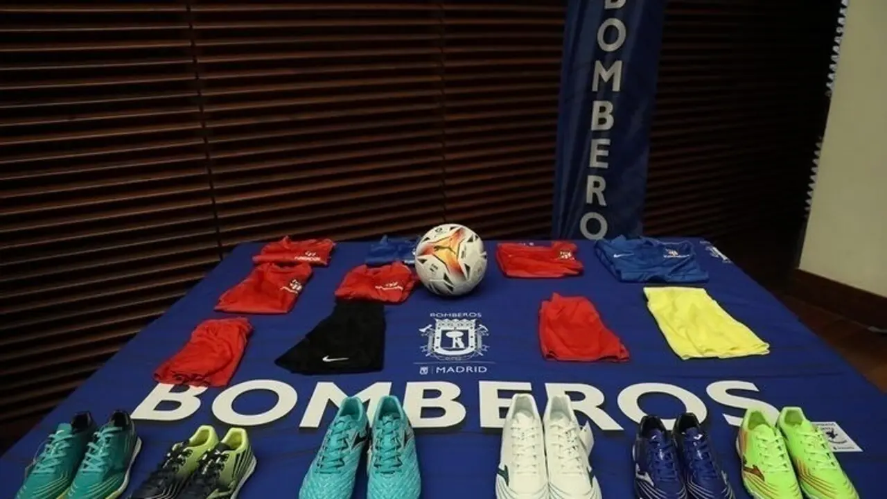  7DC984B0-EFC7-4EB9-9FB3-DCD935EE7CCC 