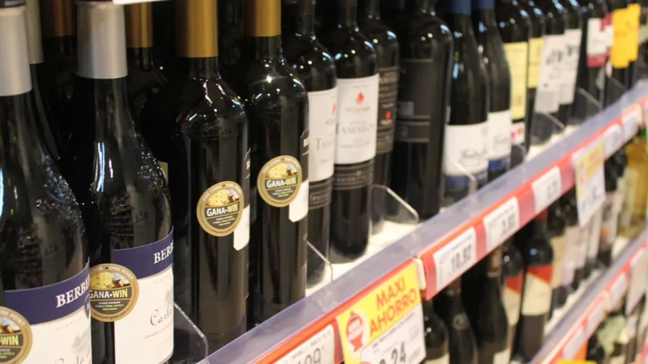  VINO, BOTELLAS ALCOHOL, SUPERMERCADO - EUROPA PRESS - Archivo 