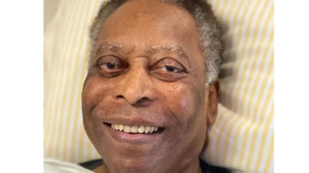  Pel&eacute;. TWITTER 