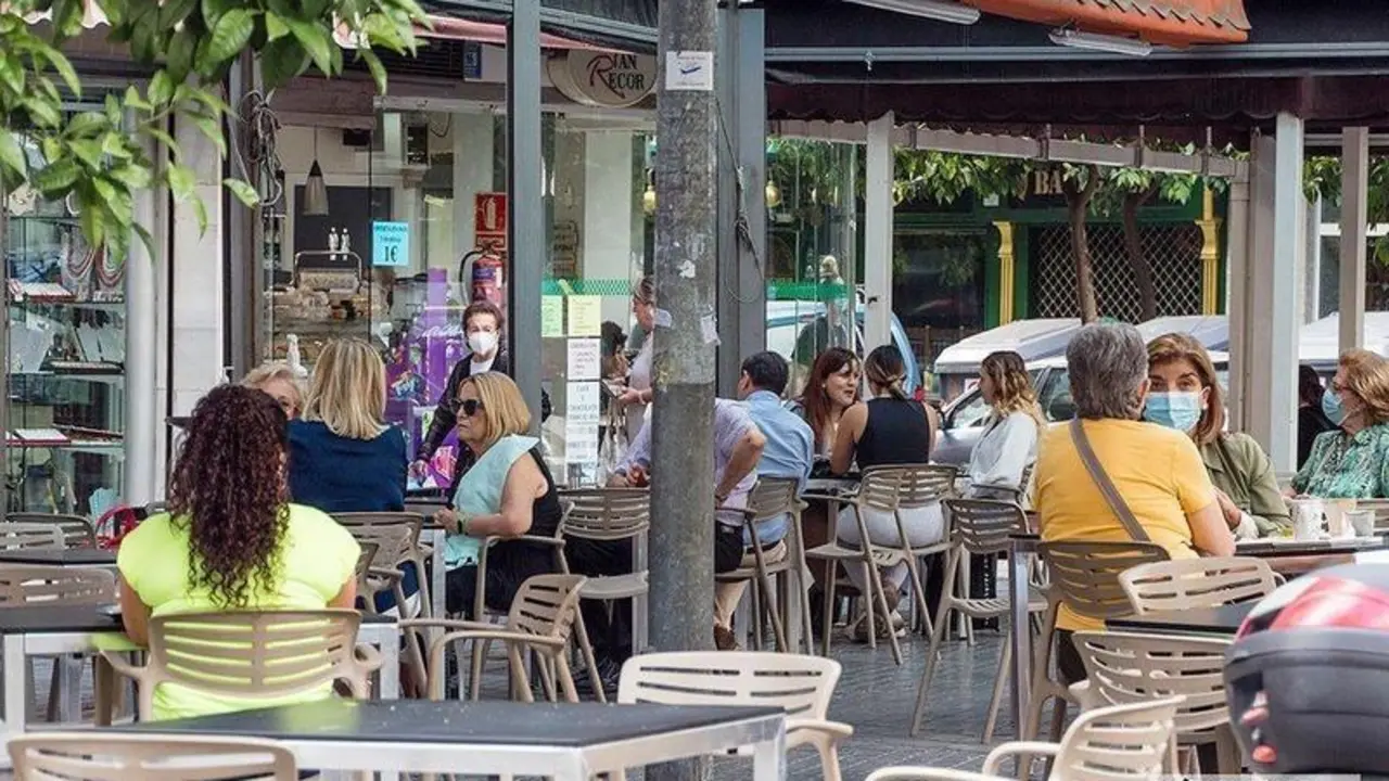  Terraza de un bar de Ciudad Jardín / Pilar Gázquez. 