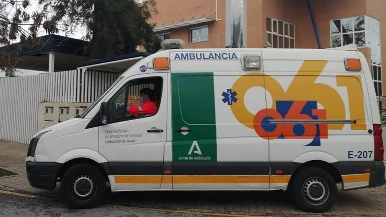  Una ambulancia de EPES - JUNTA DE ANDALUC&Iacute;A - Archivo 