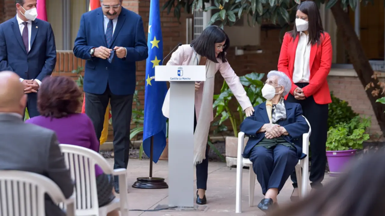  Araceli Hidalgo recibe la tercera dosis de la vacuna y manda un mensaje a los j&oacute;venes: "Respetad la pandemia" 