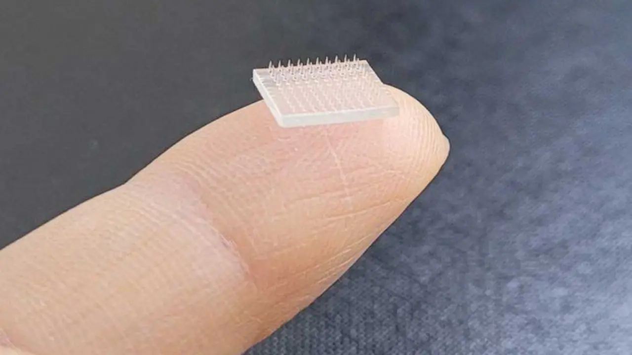 <p> Simulaci&oacute;n 3D del parche que administra la vacuna contra el COVID-19 que no necesita fr&iacute;o para ser almacenado. </p>