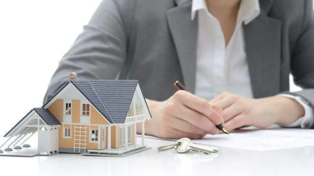 <p> Firma de una hipoteca. Imagen: Getty Images </p>