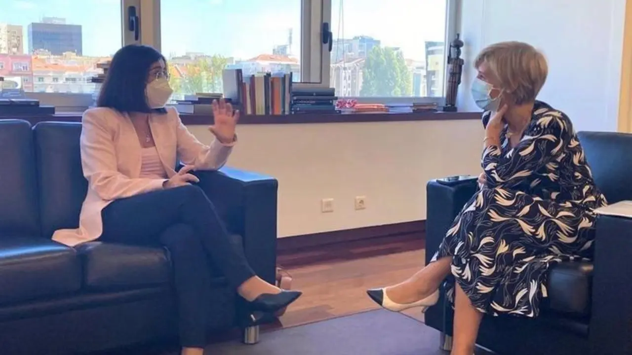 30-09-2021 La ministra de Sanidad, Carolina Darias, ha mantenido esta semana en Lisboa un encuentro de trabajo con su hom&radic;&ge;loga portuguesa, Marta Temido y la embajadora de Espa&radic;&plusmn;a en la Rep&radic;&int;blica de Portugal, Marta Betanzos.
SALUD 
MINISTERIO DE SANIDAD
