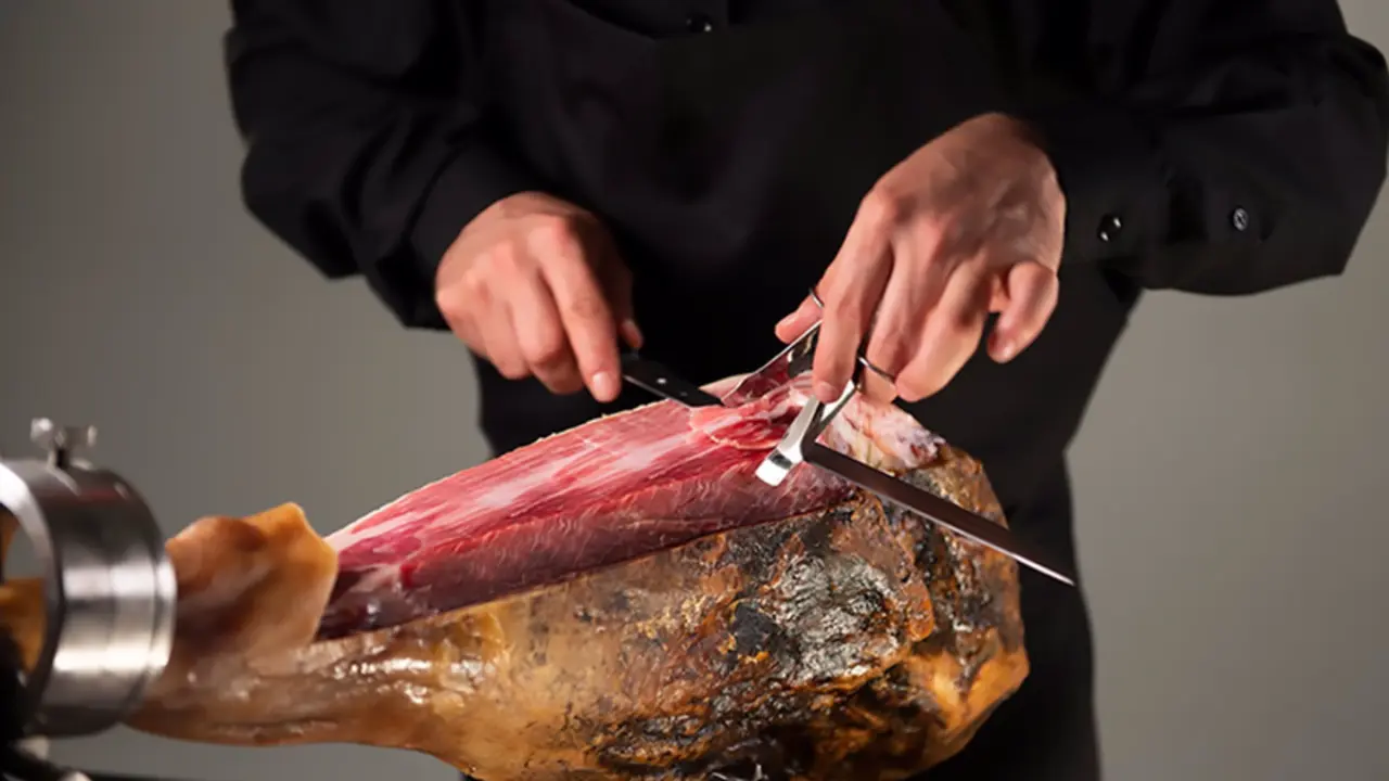 <p> Cortador de jam&oacute;n ib&eacute;rico - ASICI - Archivo </p>