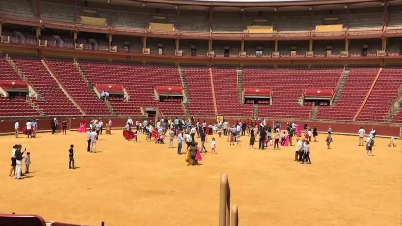 <p> Plaza de toros Los Califas. TWITTER </p>