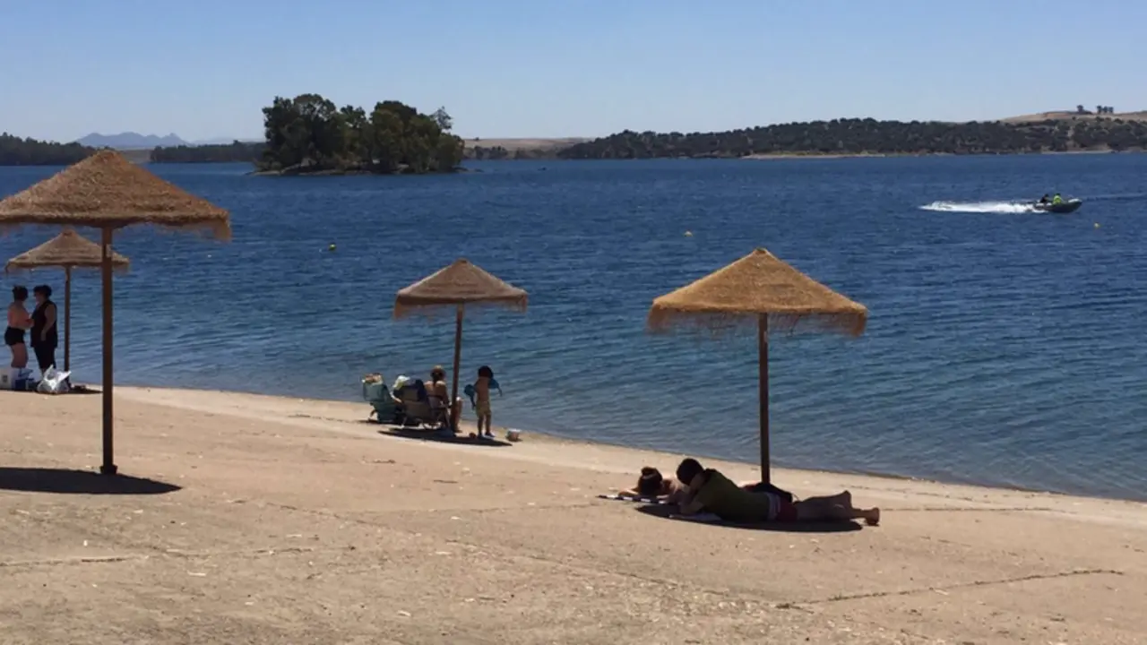 <p> Fallece un joven de 24 a&ntilde;os ahogado en el pantano de Orellana la Vieja </p>