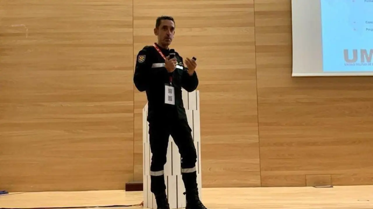 <p> Javier Cabiedas brigada de la Unidad Militar de Emergencias (UME) </p>