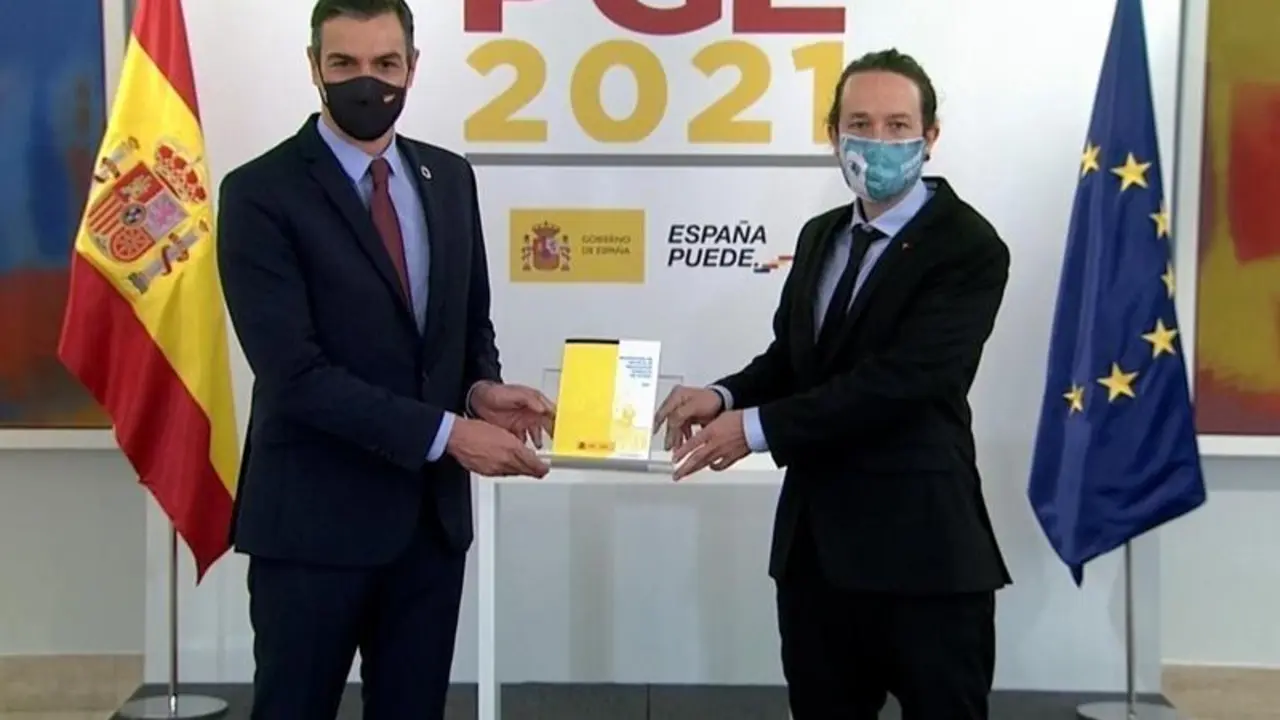 <p> Pedro S&aacute;nches y Pablo Iglesias en la presentaci&oacute;n del Plan Presupuestario del a&ntilde;o pasado </p>