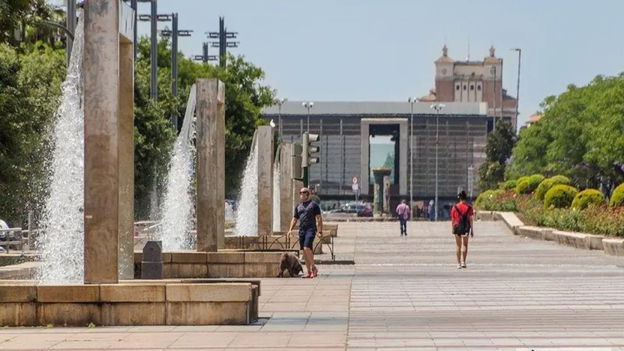 <p> Ambiente al mediodía en el Vial Norte en Córdoba / Pilar Gázquez. </p>