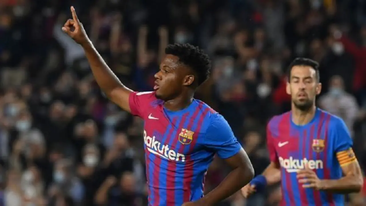 <p> Ansu Fati celebrando el gol del empate </p>