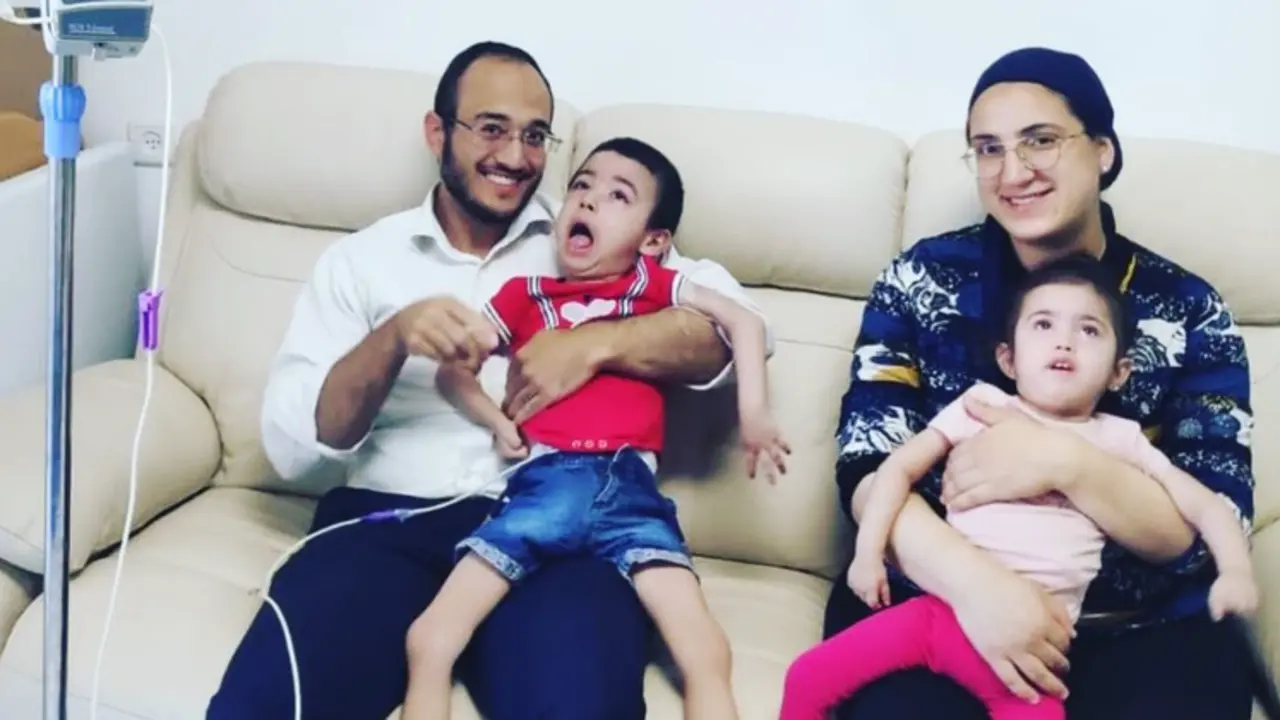 <p> Meir y Yehudit, ambos con parkinson infantil </p>