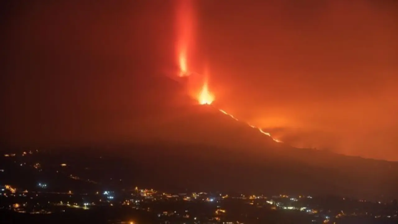 <p> Al igual que la ceniza o las coladas de lava, los temblores a gran profundidad son muy comunes cuando se produce una erupci&oacute;n volc&aacute;nica. </p>