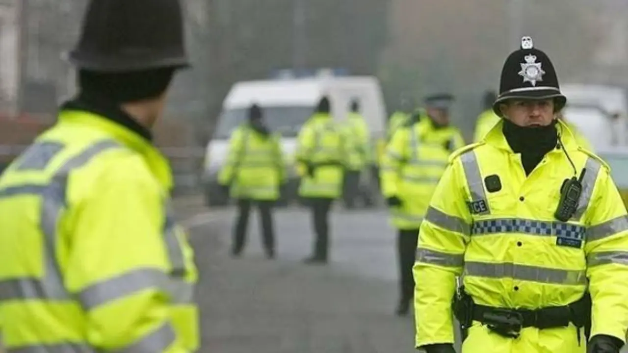 <p> policia-de-inglaterra </p>