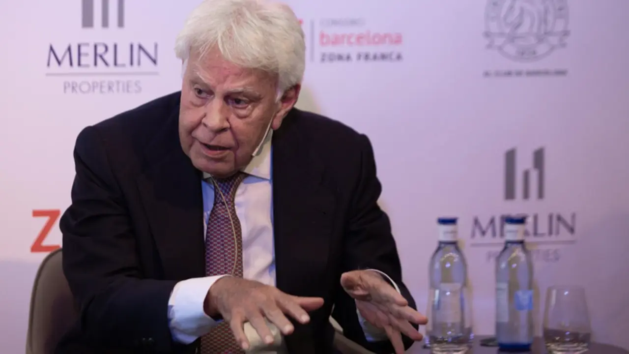 <p> El expresidente del Gobierno Felipe Gonz&aacute;lez en un coloquio en el C&iacute;rculo Ecuestre de Barcelona. - DAVID ZORRAKINO - EUROPA PRESS </p>