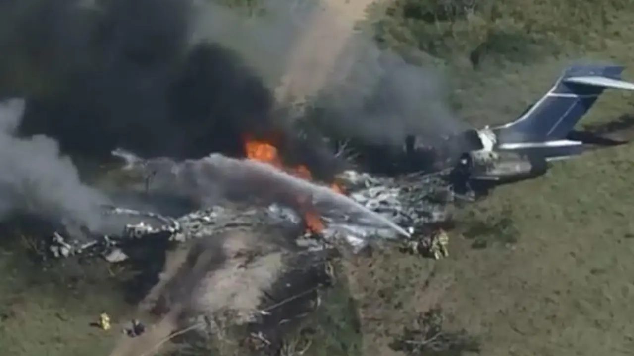 <p> Pese a que el avi&oacute;n quedo siniestro total, todos los pasajeros sobrevivieron. </p>