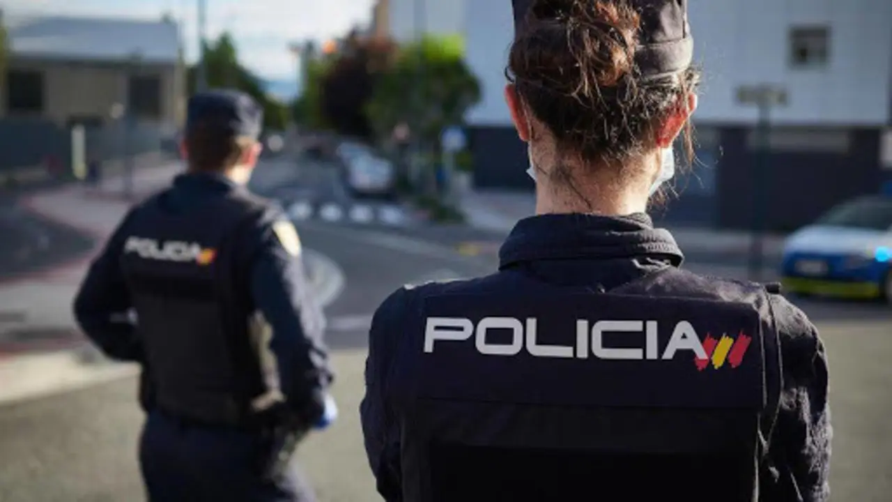 <p> Polic&iacute;a Nacional </p>