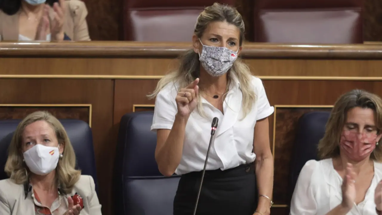 <p> La vicepresidenta segunda del Gobierno y ministra de Trabajo y Econom&iacute;a Social, Yolanda D&iacute;az, interviene en una sesi&oacute;n de control al Gobierno en el Congreso de los Diputados, a 15 de septiembre de 2021, en Madrid, (Espa&ntilde;a). En esta sesi&oacute;n, la pr - Eduardo Parra - Europa Press - Archivo </p>