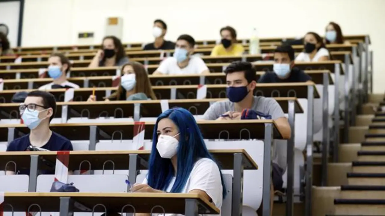 <p> Alumnos en la Universidad </p>