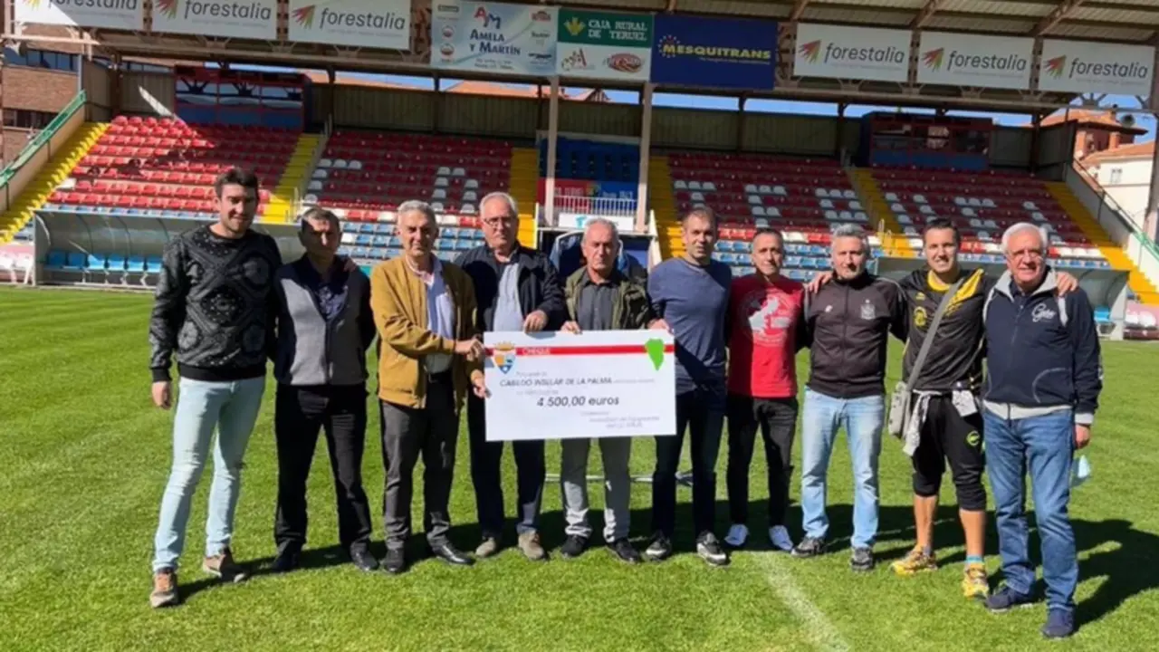 <p> La Asociaci&oacute;n de Ex Jugadores del CD Teruel donar&aacute; a La Palma 4.500 euros recaudados en un partido ben&eacute;fico. - AYUNTAMIENTO DE TERUEL </p>