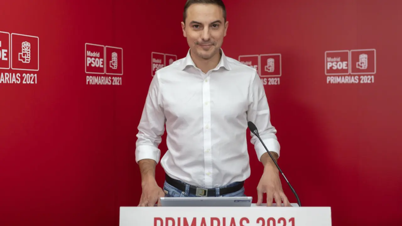 <p> El candidato a la Secretar&iacute;a General del PSOE-M, el portavoz adjunto del PSOE en la Asamblea de Madrid, Juan Lobato, en el &uacute;nico debate p&uacute;blico previo a las elecciones, en la sede del partido, a 20 de octubre de 2021, en Madrid (Espa&ntilde;a). Los candidatos a - Alberto Ortega - Europa Press </p>