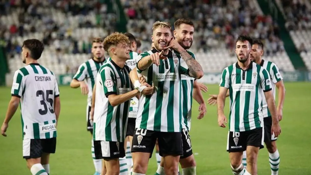 <p> Celebraci&oacute;n del C&oacute;rdoba tras el segundo gol ante el Antequera </p>