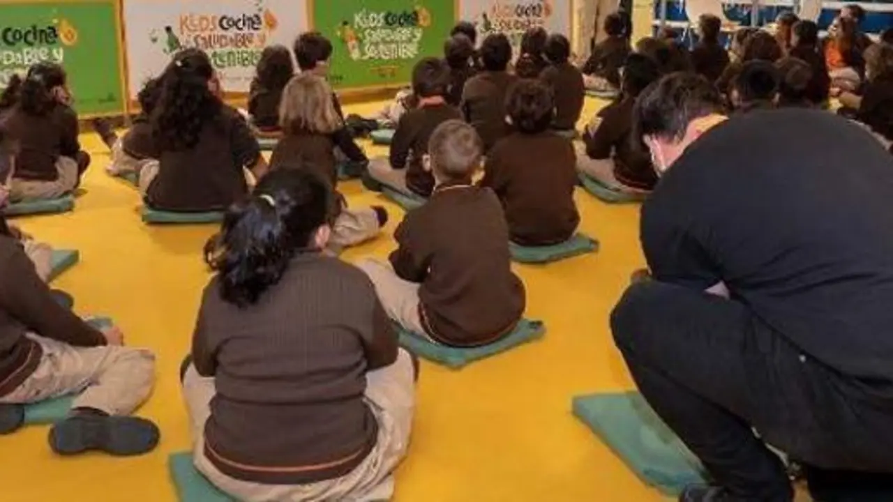 <p> Ni&ntilde;os en el IFEMA </p>