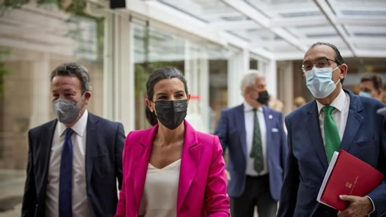 <p> Roc&iacute;o Monasterio y diputados de Vox en la Asamblea de Madrid - Jes&uacute;s Hell&iacute;n - Europa Press - Archivo </p>