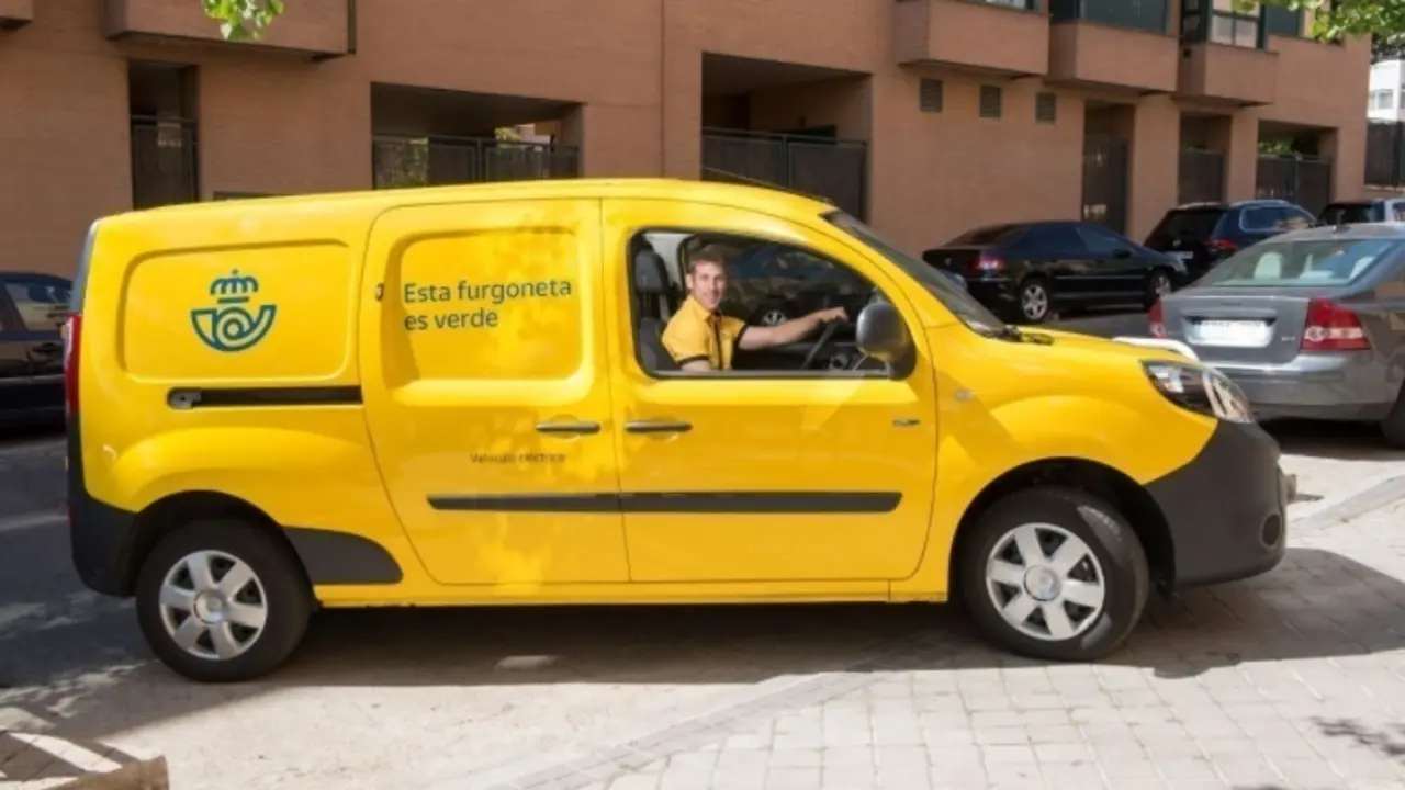 <p> Esta solo es una de las 220 furgonetas verdes que ha adquirido Correos. </p>