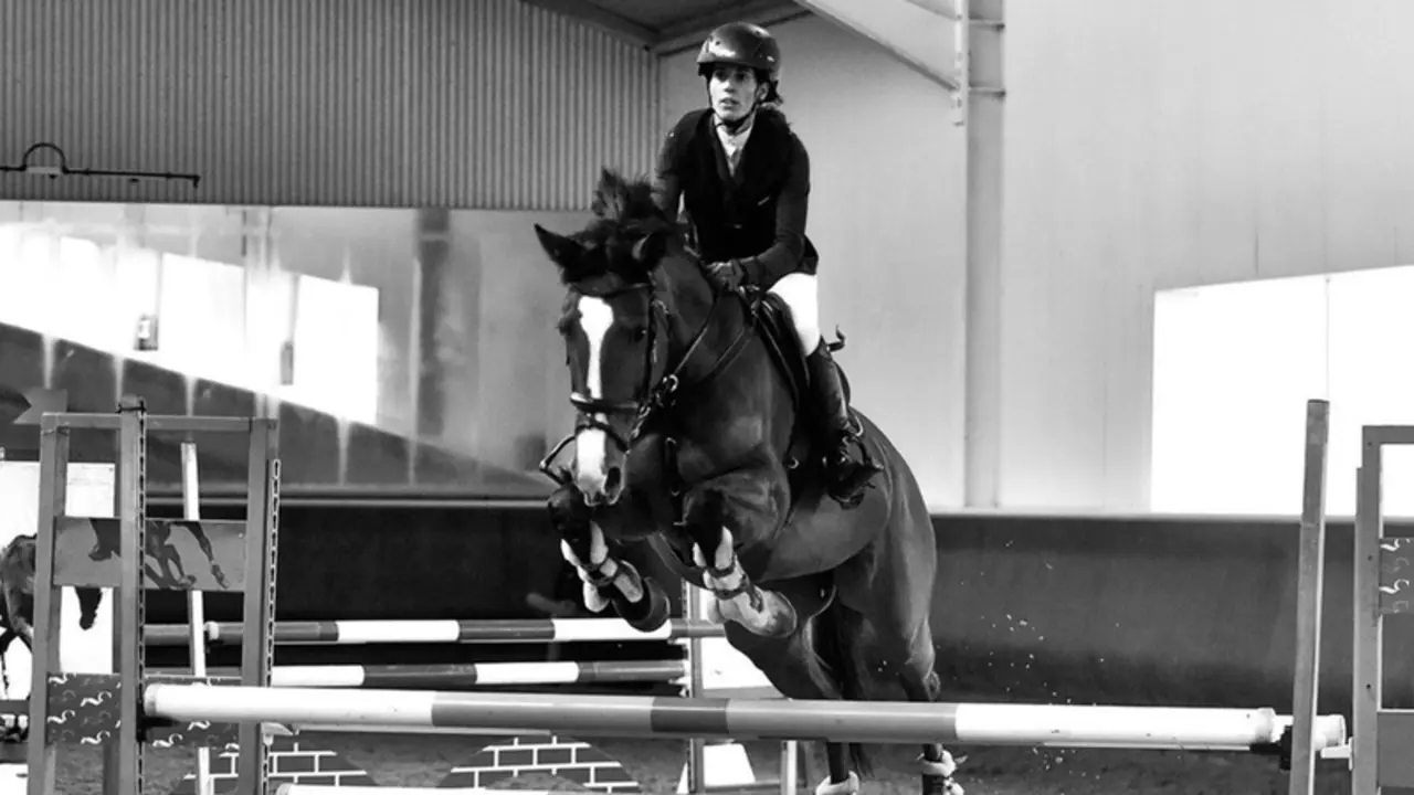 <p> Elena Legarra </p>