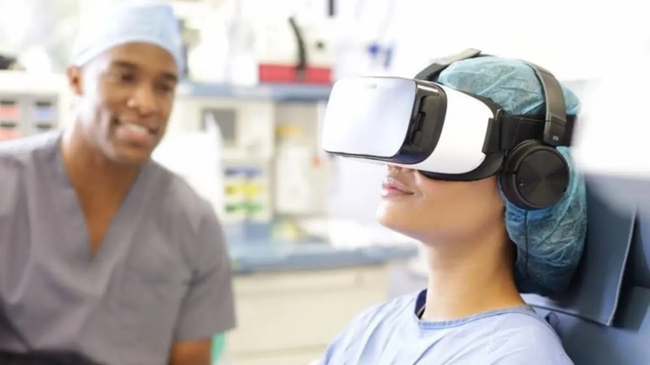 <p> El uso de las gafas de realidad virtual en oncolog&iacute;a ayuda a mitigar el dolor de los pacientes. </p>
