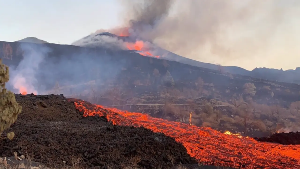 <p> Colada de lava en la isla de La Palma - INVOLCAN </p>