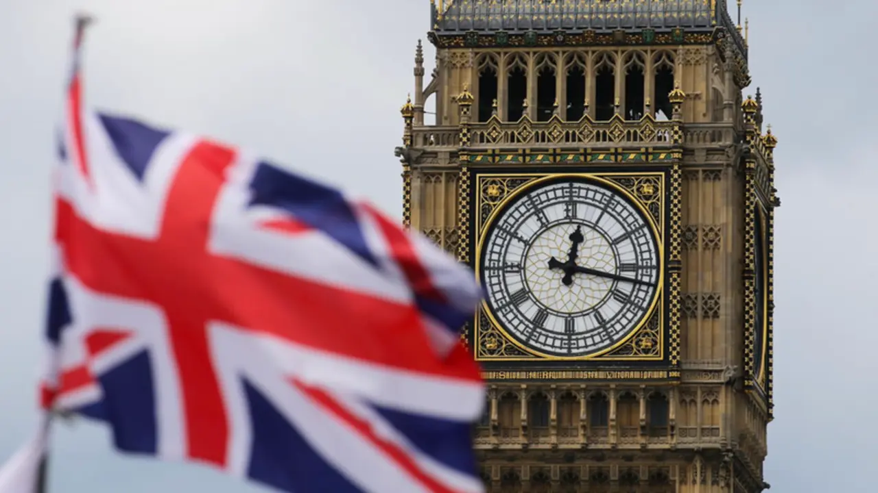 <p> Archivo - Bandera de Reino Unido con el Big Ben de fondo. - MICHAEL KAPPELER/DPA - Archivo </p>