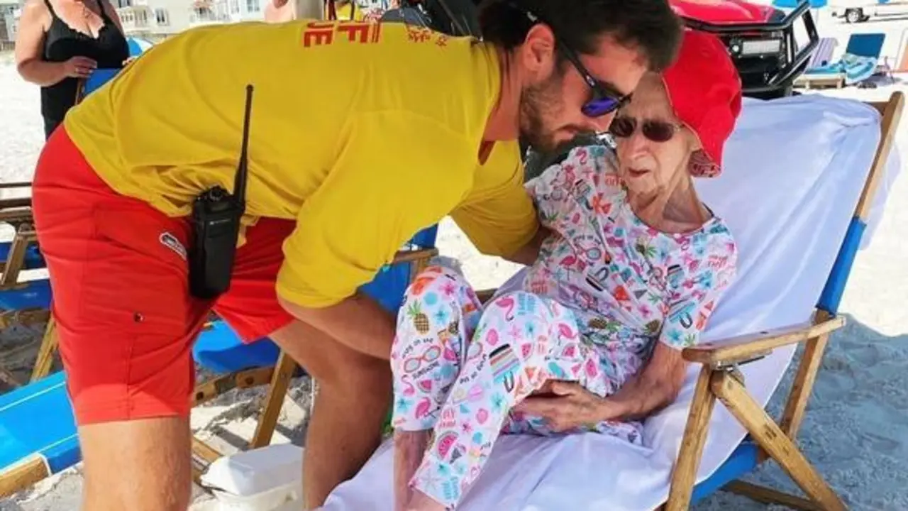 <p> Uno de los socorristas que ayud&oacute; a Dottie Schneider </p>