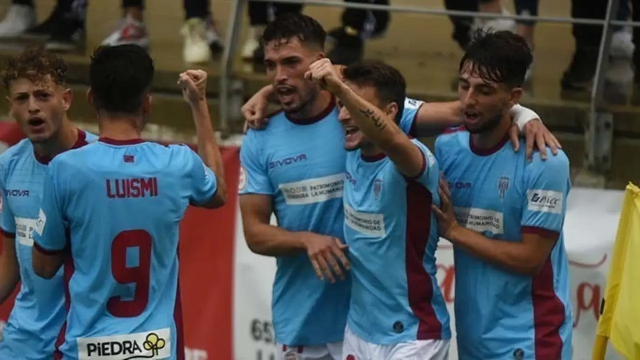 <p> Celebraci&oacute;n del tanto de la victoria contra el San Roque de Lepe </p>