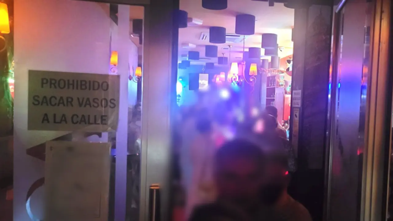 <p> Archivo - Imagen de archivo de una actuaci&oacute;n de la Polic&iacute;a Local en Sevilla. - EMERGENCIAS SEVILLA - Archivo </p>