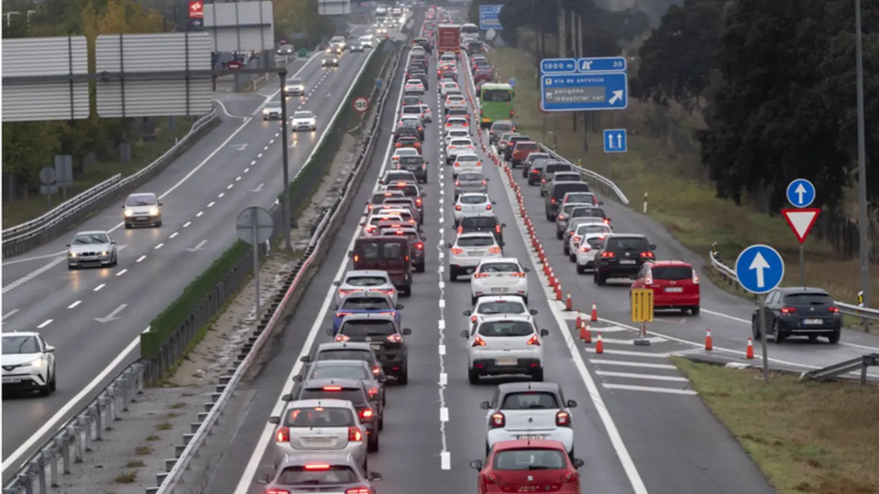 <p> Tr&aacute;fico en la carretera A-1, a 29 de octubre de 2021, en Madrid (Espa&ntilde;a) - Alberto Ortega - Europa Press </p>