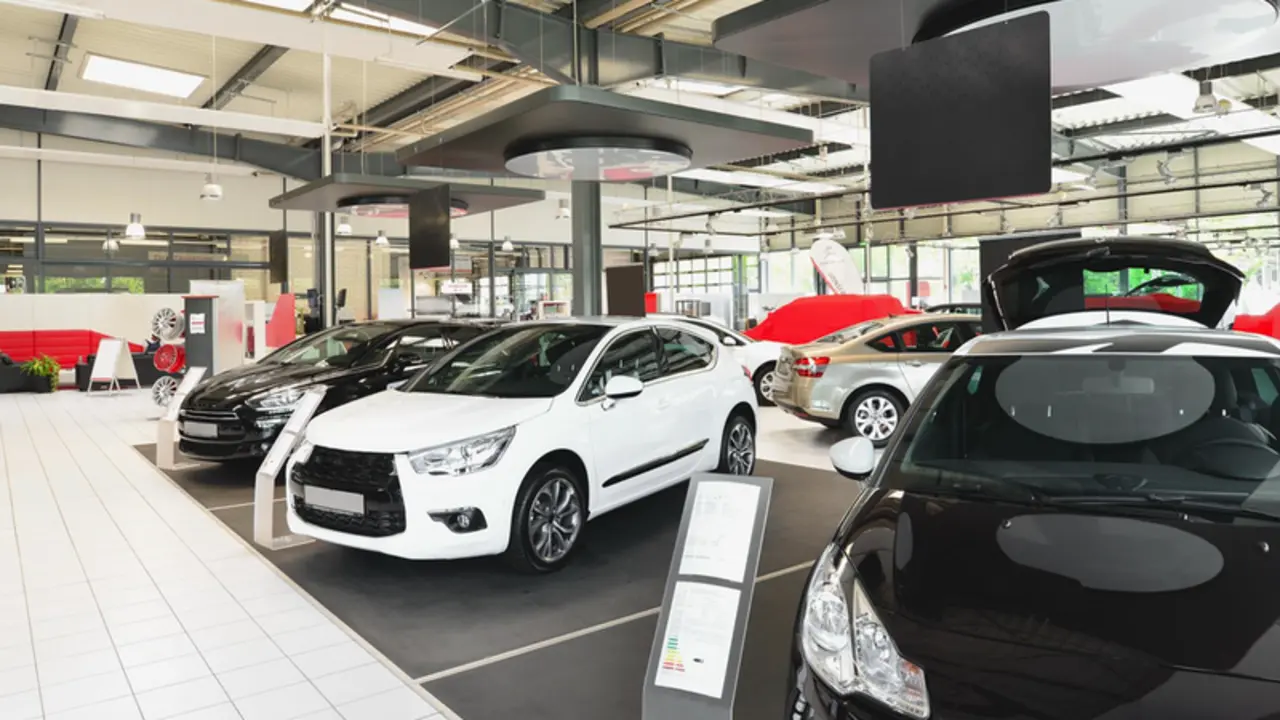 <p> Archivo - Imagen de un concesionario - GANVAM - Archivo </p>