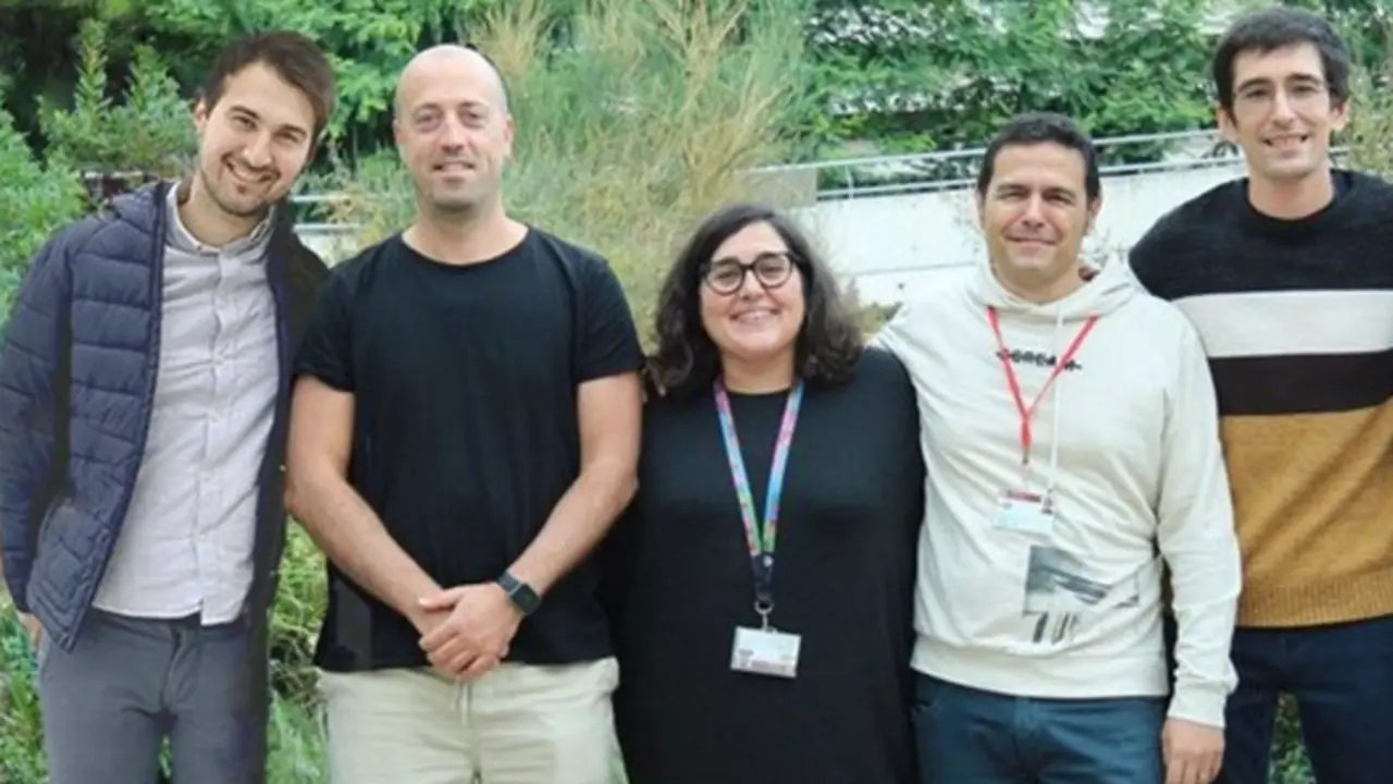 <p> Foto del grupo investigador que ha participado en el estudio. De izquierda a derecha: Roger Gin&eacute;, &Ograve;scar Yanes, Maria Vinaixa, Josep M. Badia y Jordi Capellades - CIBER </p>