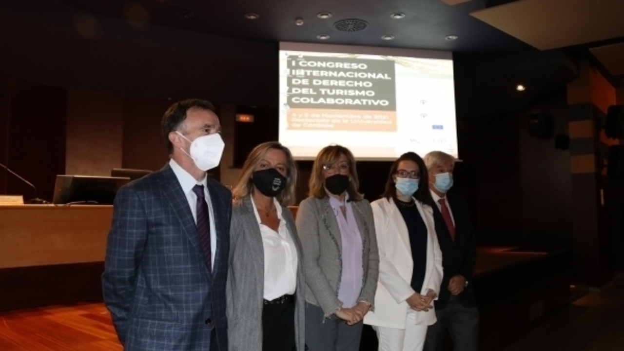 <p> De izqda. a dcha.: Humberto Gos&aacute;lvez, Isabel Alb&aacute;s, Julieta M&eacute;rida, Inmaculada Silas y Manuel Rebollo. </p>