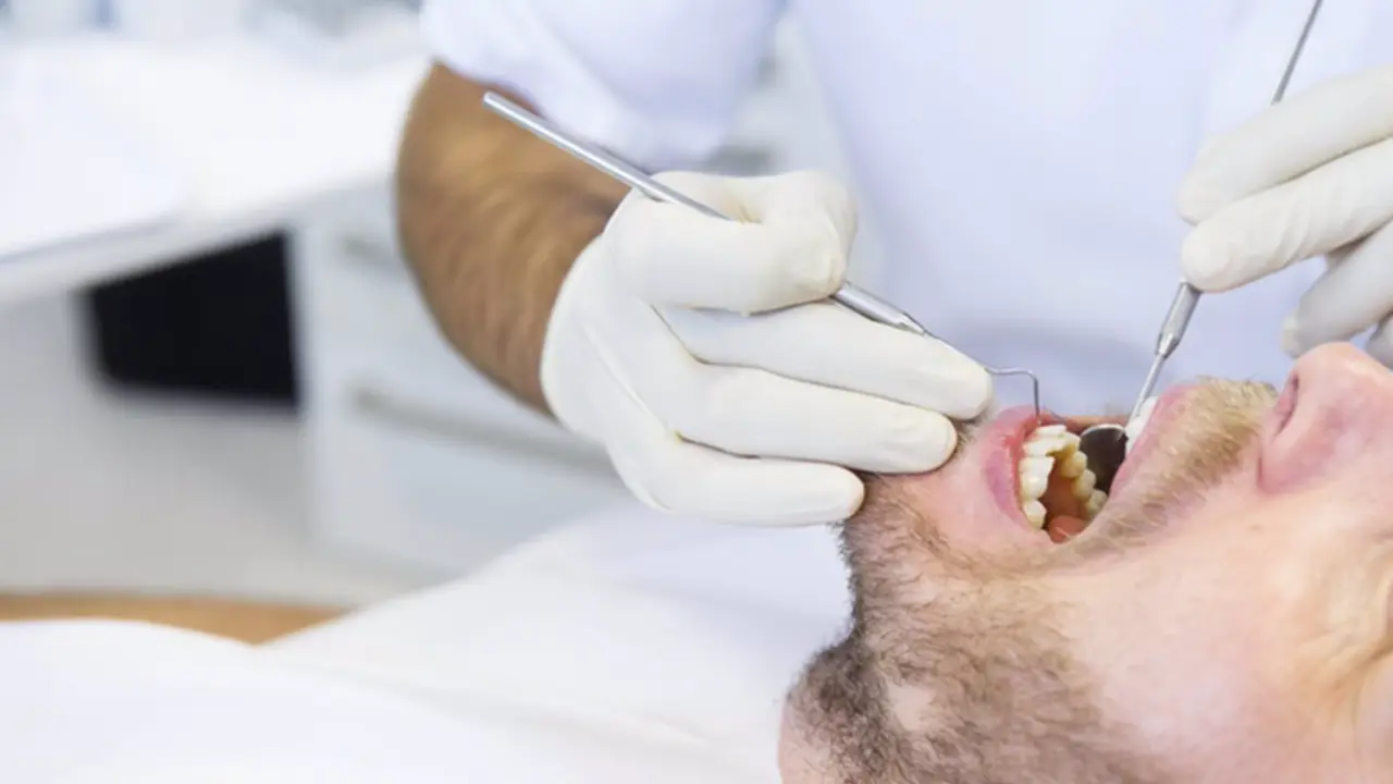 <p> Descubren c&oacute;mo atacar a la principal bacteria que causa la periodontitis </p>