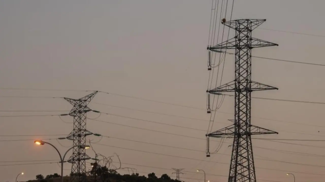 <p> El precio de la luz sigue bajando, pero tardar&aacute; bastante en volver a estar como antes. </p>