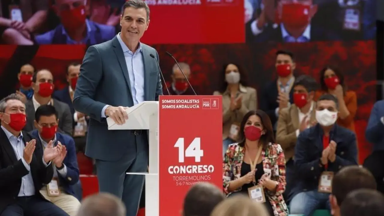 <p> El secretario general del PSOE y presidente del Gobierno, Pedro S&aacute;nchez, en la clausura del Congreso Regional del PSOE Andaluc&iacute;a </p>
