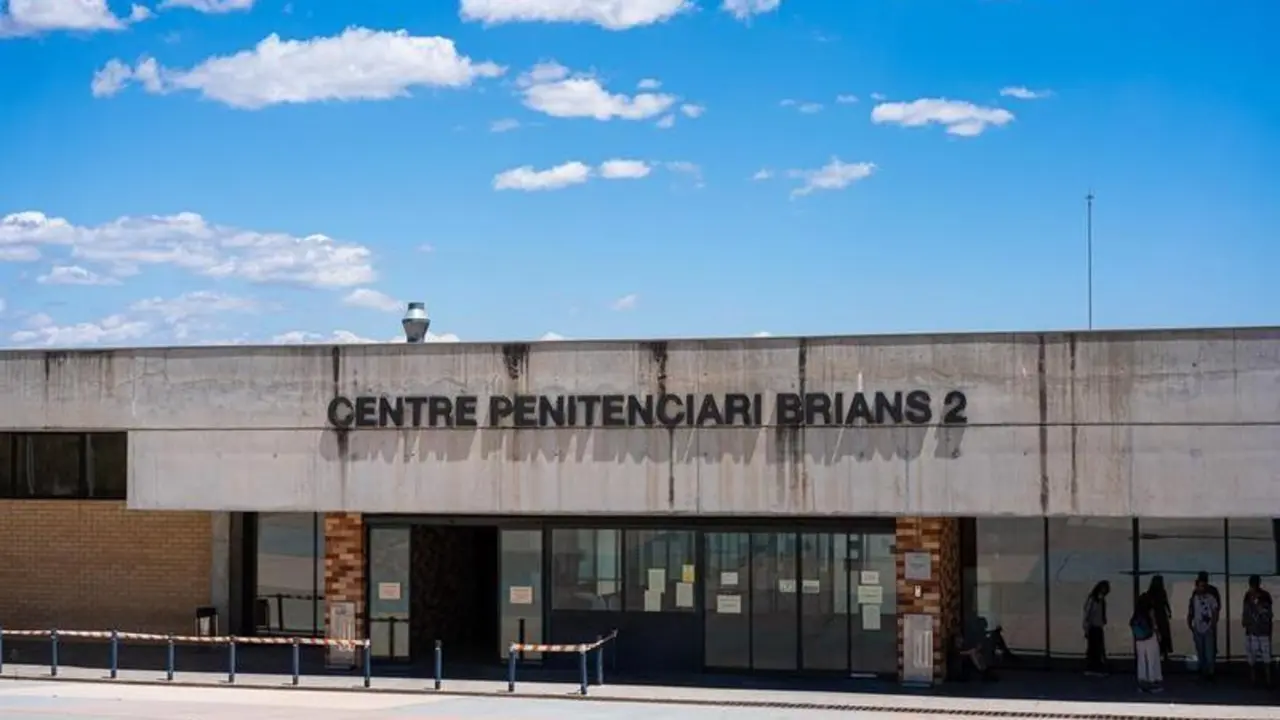 <p> Fachada del Centro Penitenciario Brians 2 de Barcelona </p>
