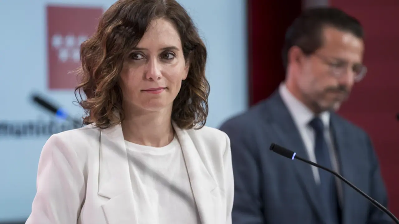 <p> La presidenta de la Comunidad de Madrid, Isabel D&iacute;az Ayuso, durante una rueda de prensa posterior a la reuni&oacute;n del Consejo de Gobierno - A. P&eacute;rez Meca - Europa Press </p>