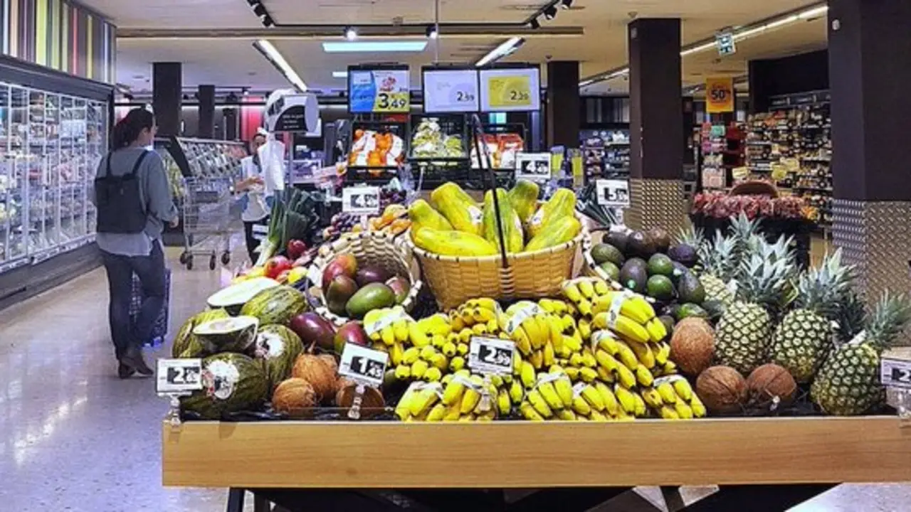 <p> Interior supermercado Eroski. Fuente: Twitter </p>